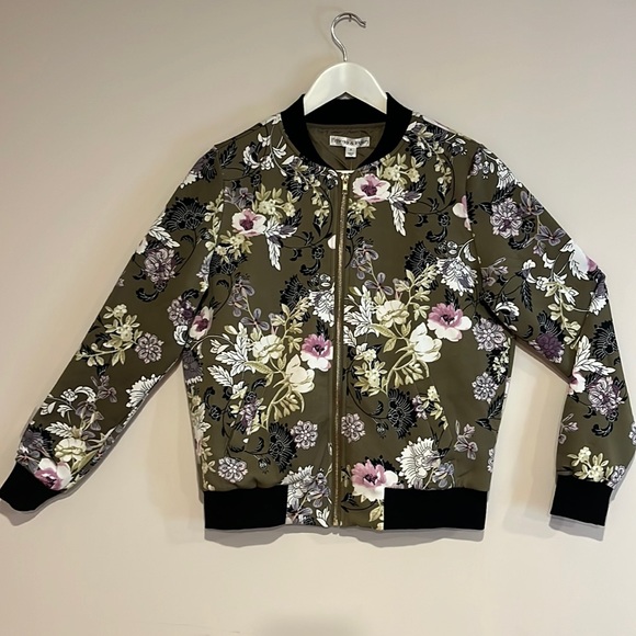 Emma & Posh Jackets & Blazers - Emma &‎ Posh - women’s floral Bomber jacket olive purple, black and white size s